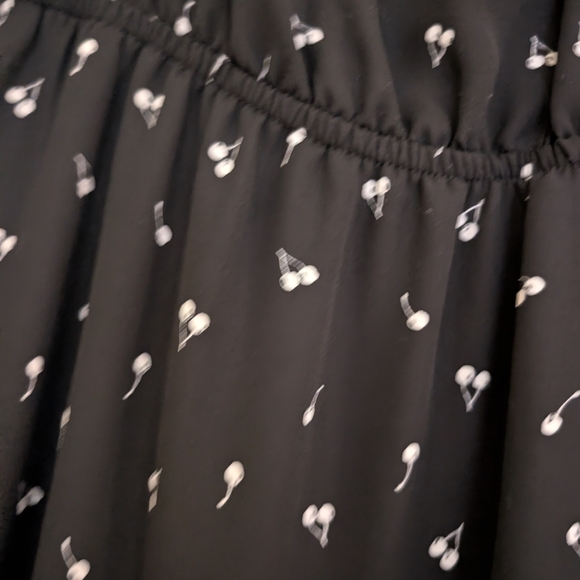 Elegant Black Dress with White Cherry Pattern - Picture 4 of 7